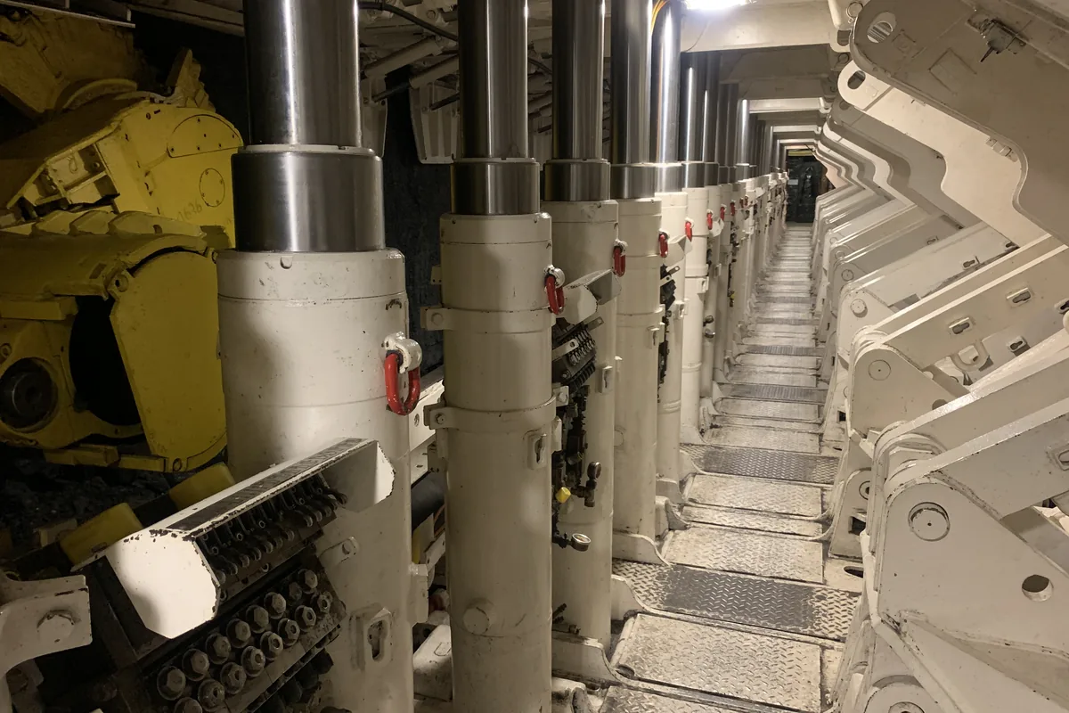 Row of hydraulic roof-support shields and a shearer at a longwall face in the Deutsches Bergbau-Museum, the kind of 3.3 kV face equipment an MGM 112 Type 321 cable supplies