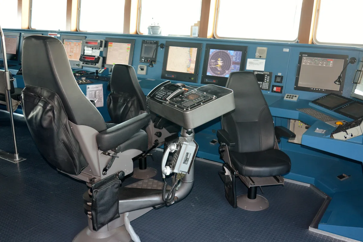 Bridge consoles, handsets and radar displays on a naval frigate, the kind of shipboard systems that LS3SU shielded triad cables connect